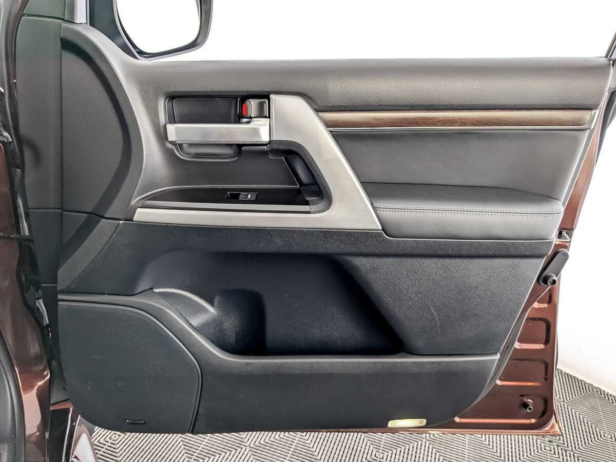 Toyota Land Cruiser с пробегом — 2018 год. Фото: #24