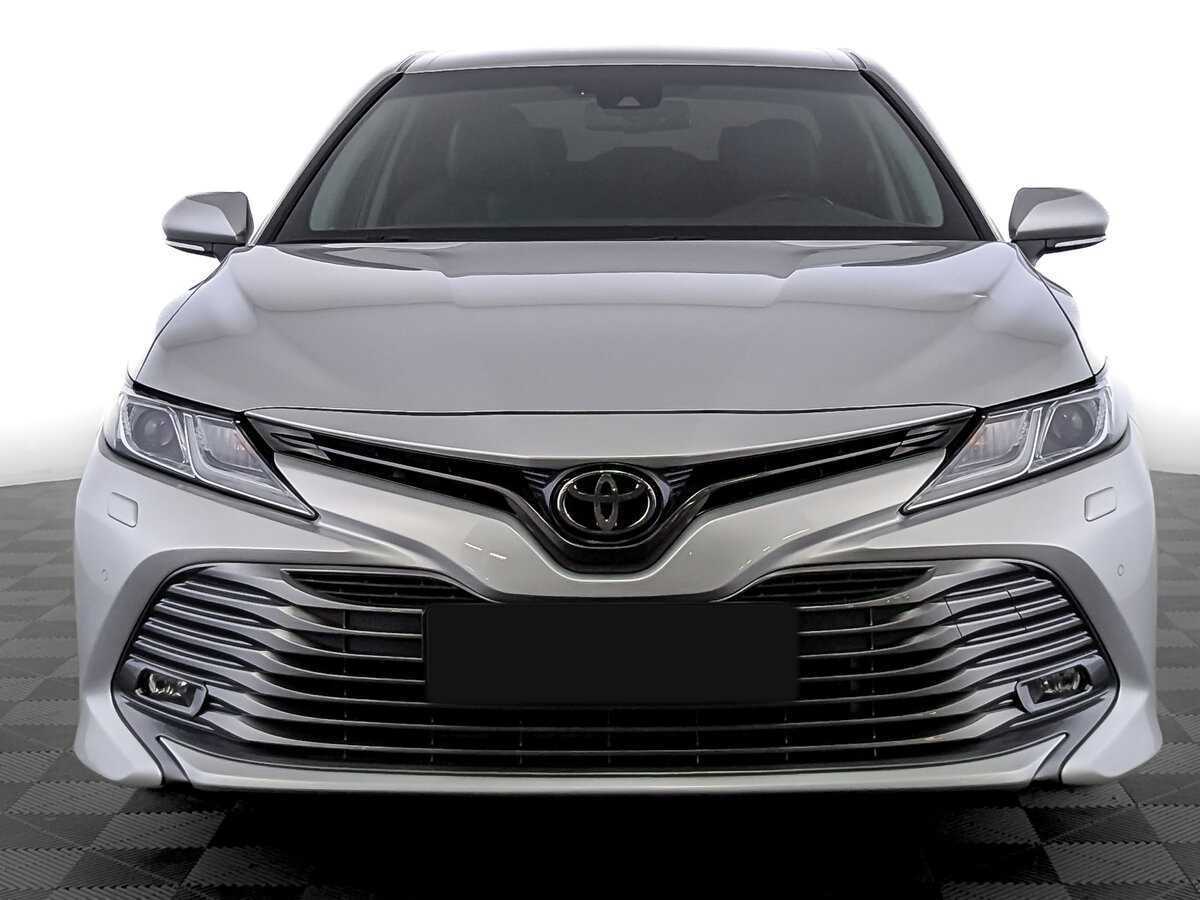 Toyota Camry с пробегом — 2019 год. Фото: #1