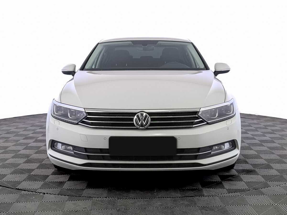 Volkswagen Passat с пробегом — 2019 год. Фото: #1
