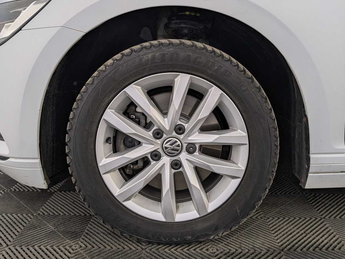 Volkswagen Passat с пробегом — 2019 год. Фото: #11