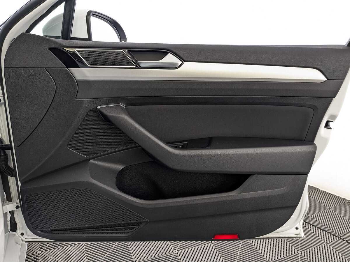 Volkswagen Passat с пробегом — 2019 год. Фото: #24