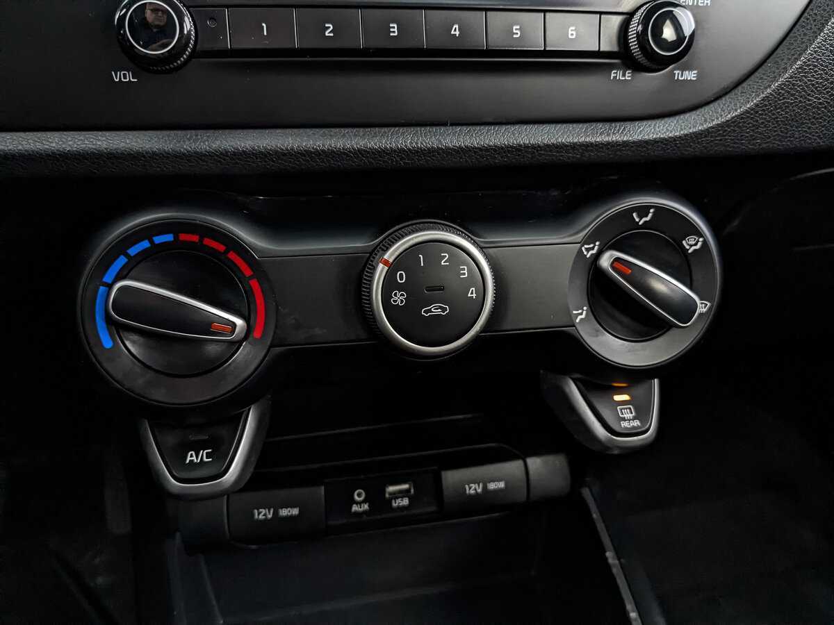 Kia Rio с пробегом — 2020 год. Фото: #20
