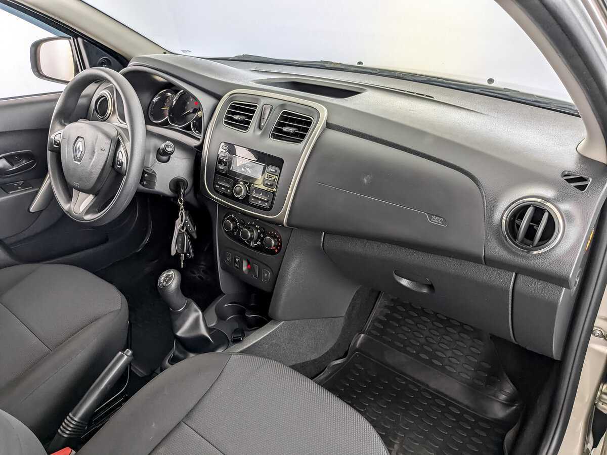 Renault Sandero с пробегом — 2018 год. Фото: #10