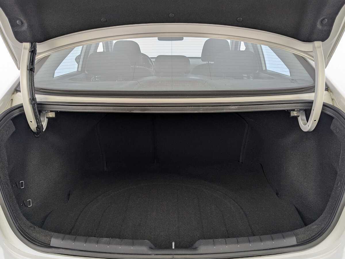 Hyundai Elantra с пробегом — 2019 год. Фото: #9