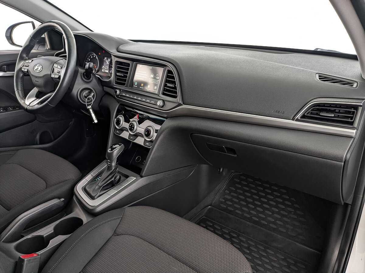 Hyundai Elantra с пробегом — 2019 год. Фото: #10