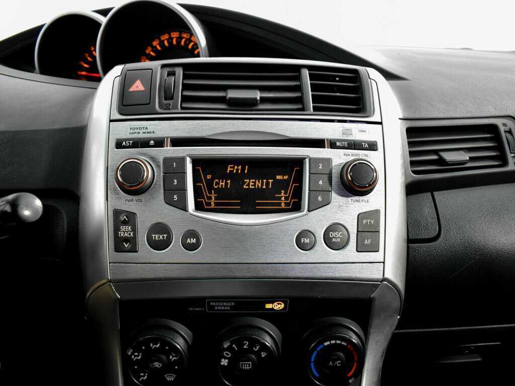 Toyota Verso с пробегом — 2010 год. Фото: #18