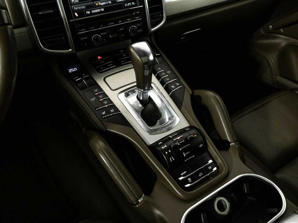 Porsche Cayenne с пробегом — 2010 год. Фото: #17