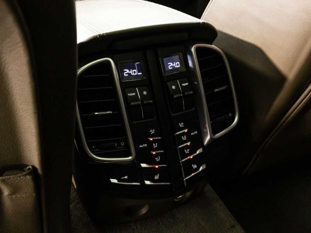 Porsche Cayenne с пробегом — 2010 год. Фото: #20