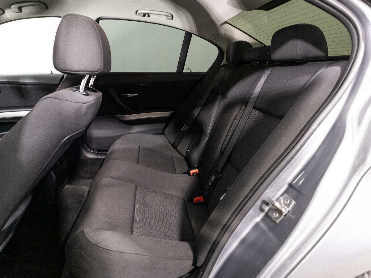 BMW 3 серии с пробегом — 2011 год. Фото: #9