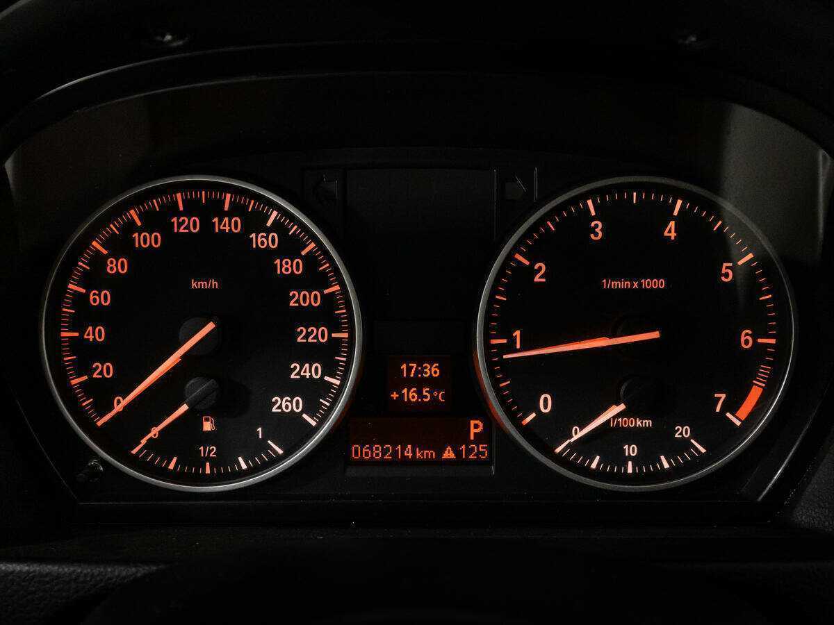 BMW 3 серии с пробегом — 2011 год. Фото: #11