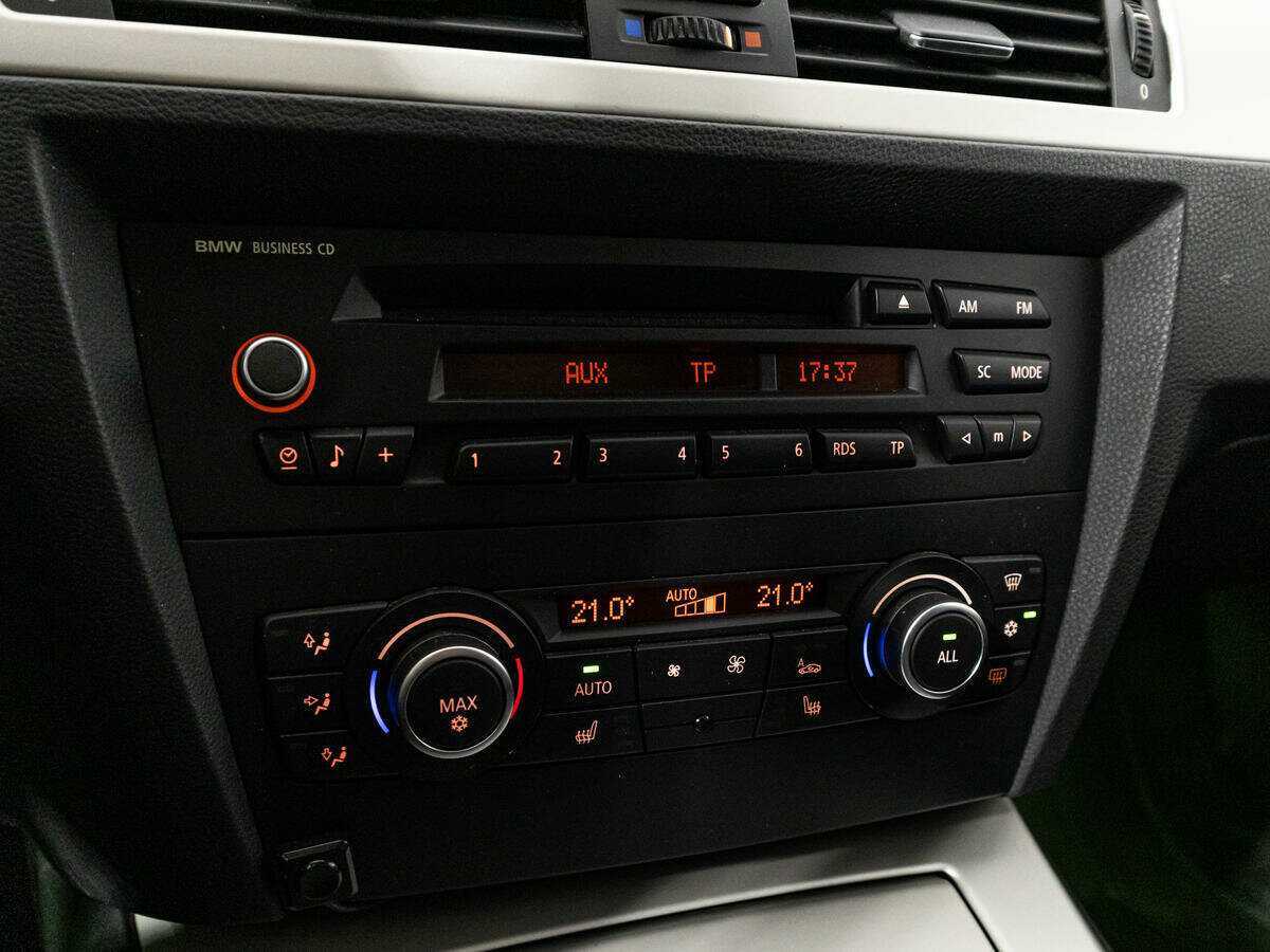 BMW 3 серии с пробегом — 2011 год. Фото: #17