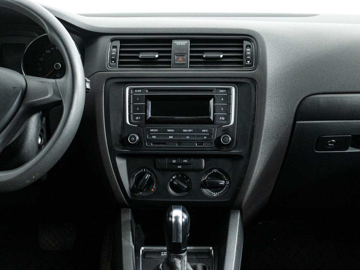 Volkswagen Jetta с пробегом — 2015 год. Фото: #13
