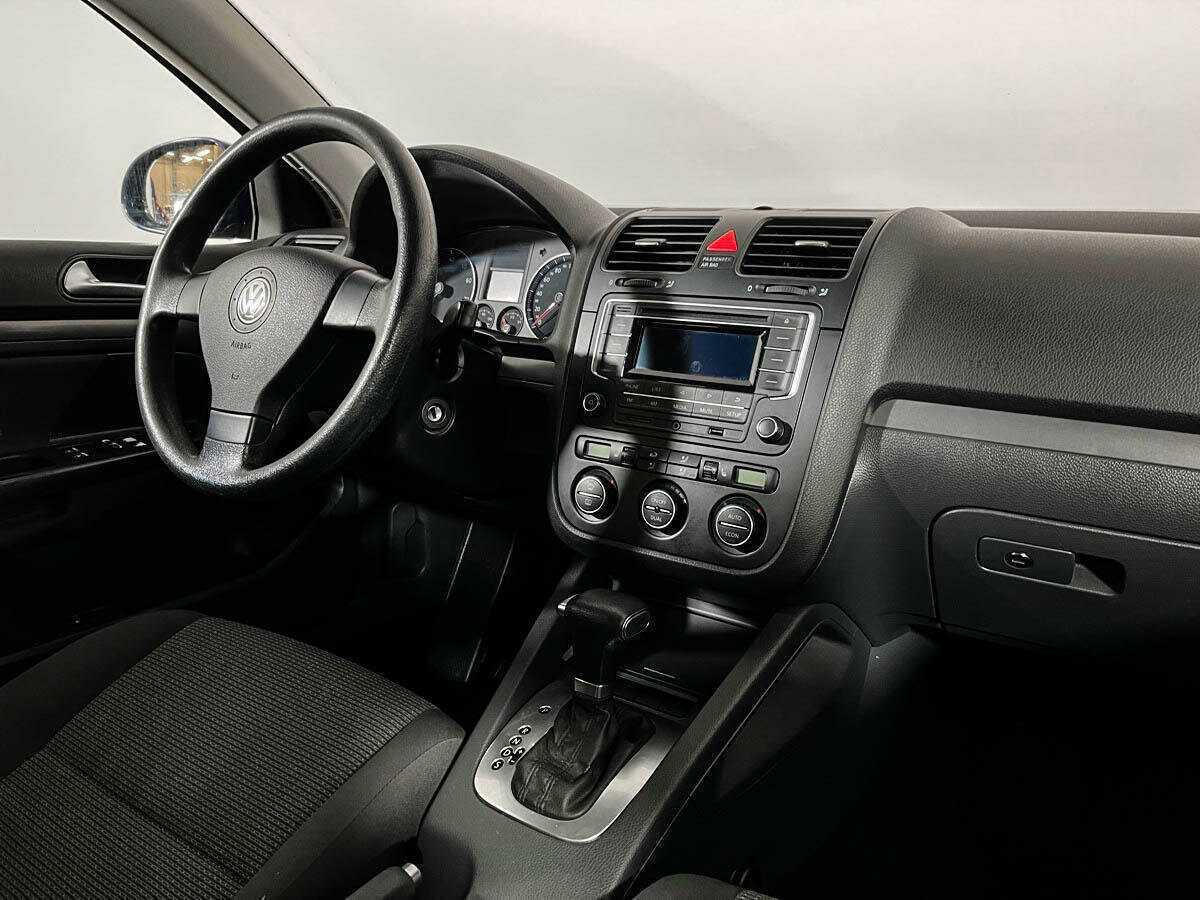 Volkswagen Jetta с пробегом — 2006 год. Фото: #6