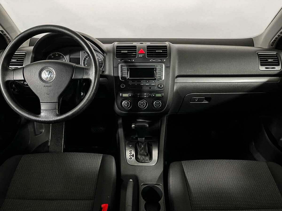 Volkswagen Jetta с пробегом — 2006 год. Фото: #9