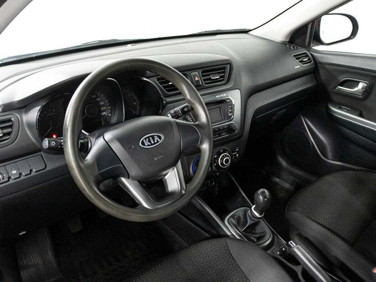 Kia Rio с пробегом — 2011 год. Фото: #10