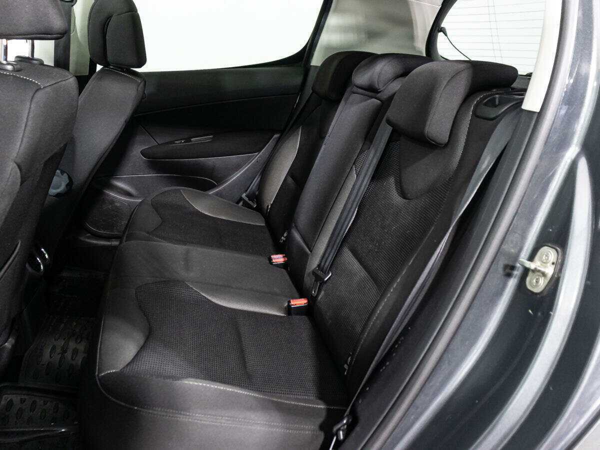 Peugeot 308 с пробегом — 2008 год. Фото: #9