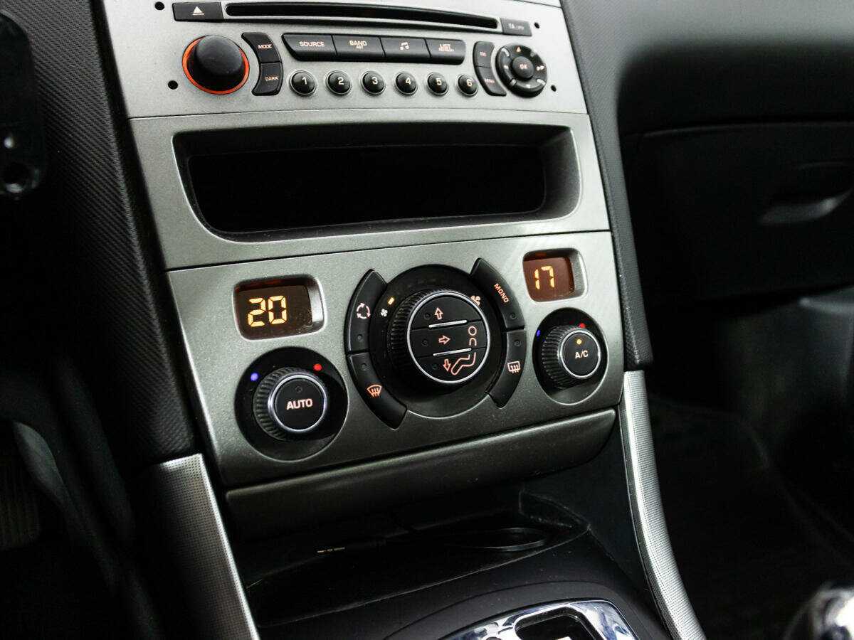 Peugeot 308 с пробегом — 2008 год. Фото: #15