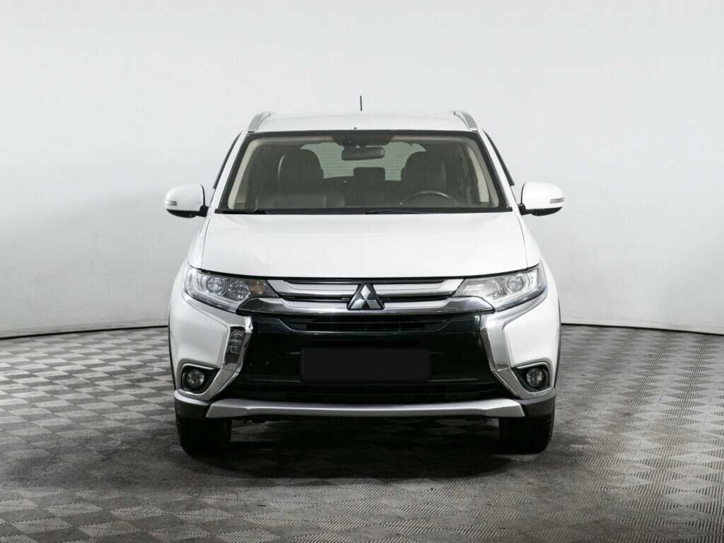 Mitsubishi Outlander с пробегом — 2015 год. Фото: #1