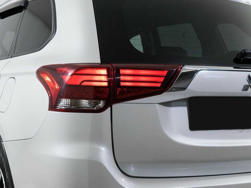 Mitsubishi Outlander с пробегом — 2015 год. Фото: #16