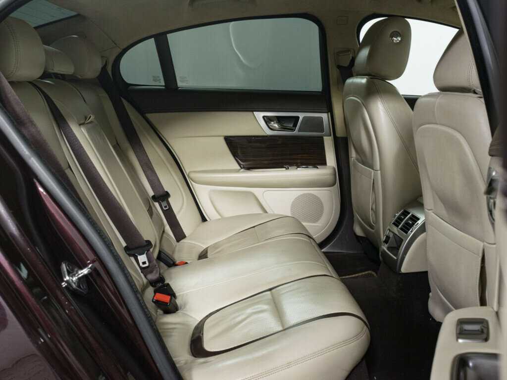 Jaguar XF с пробегом — 2011 год. Фото: #9