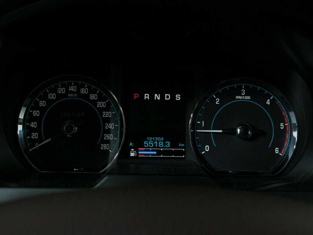 Jaguar XF с пробегом — 2011 год. Фото: #10