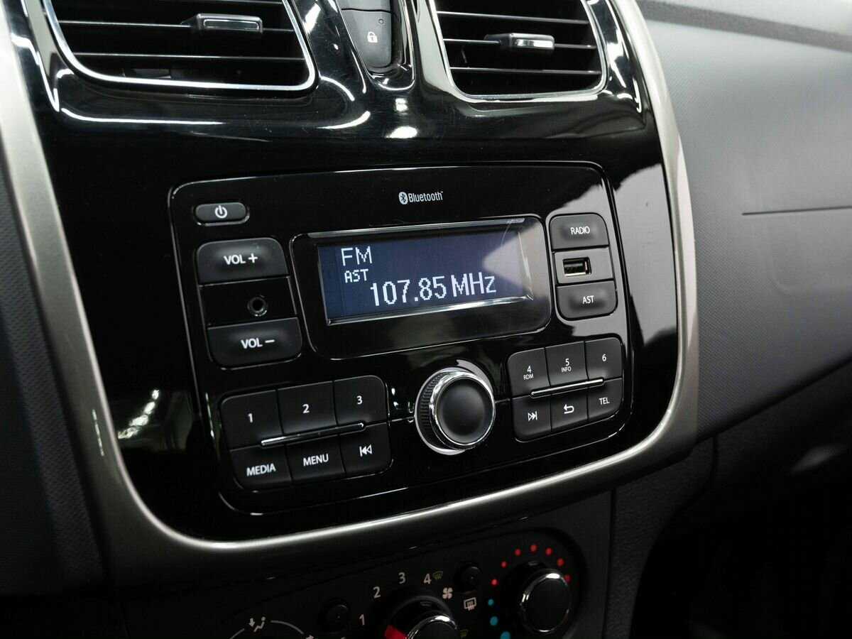 Renault Logan с пробегом — 2018 год. Фото: #18