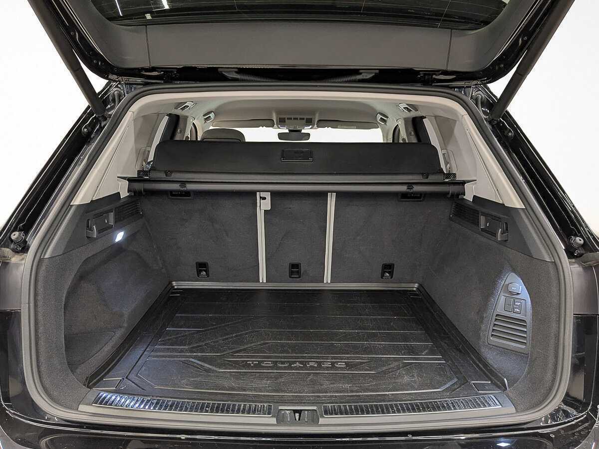 Volkswagen Touareg с пробегом — 2020 год. Фото: #9