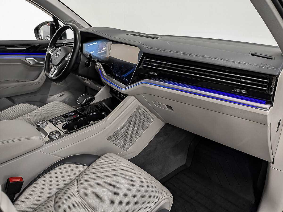 Volkswagen Touareg с пробегом — 2020 год. Фото: #12