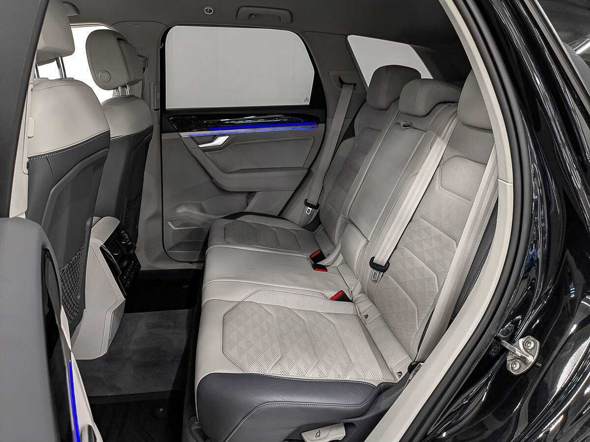 Volkswagen Touareg с пробегом — 2020 год. Фото: #17