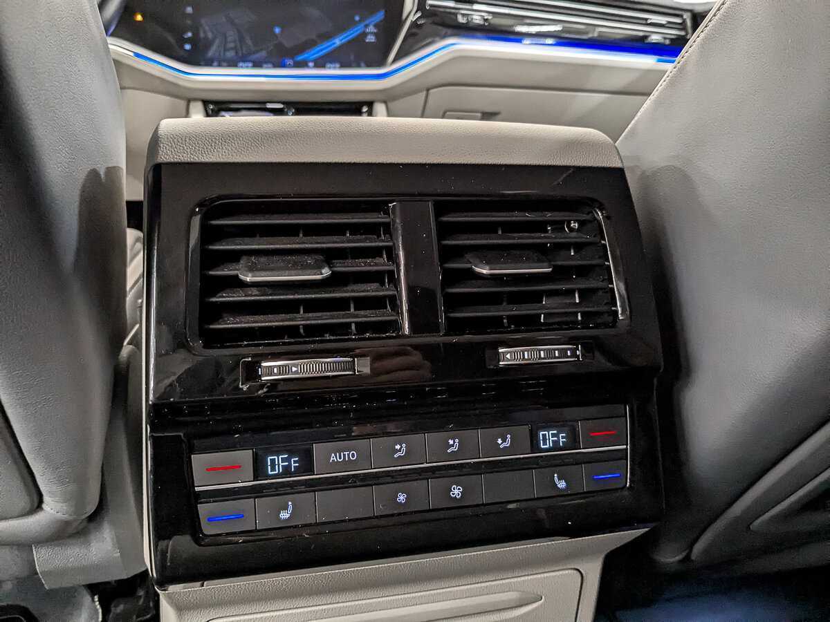 Volkswagen Touareg с пробегом — 2020 год. Фото: #28