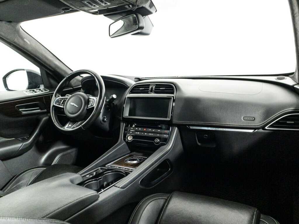 Jaguar F-Pace с пробегом — 2016 год. Фото: #8