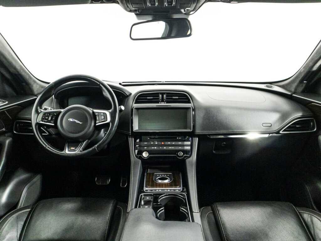 Jaguar F-Pace с пробегом — 2016 год. Фото: #12