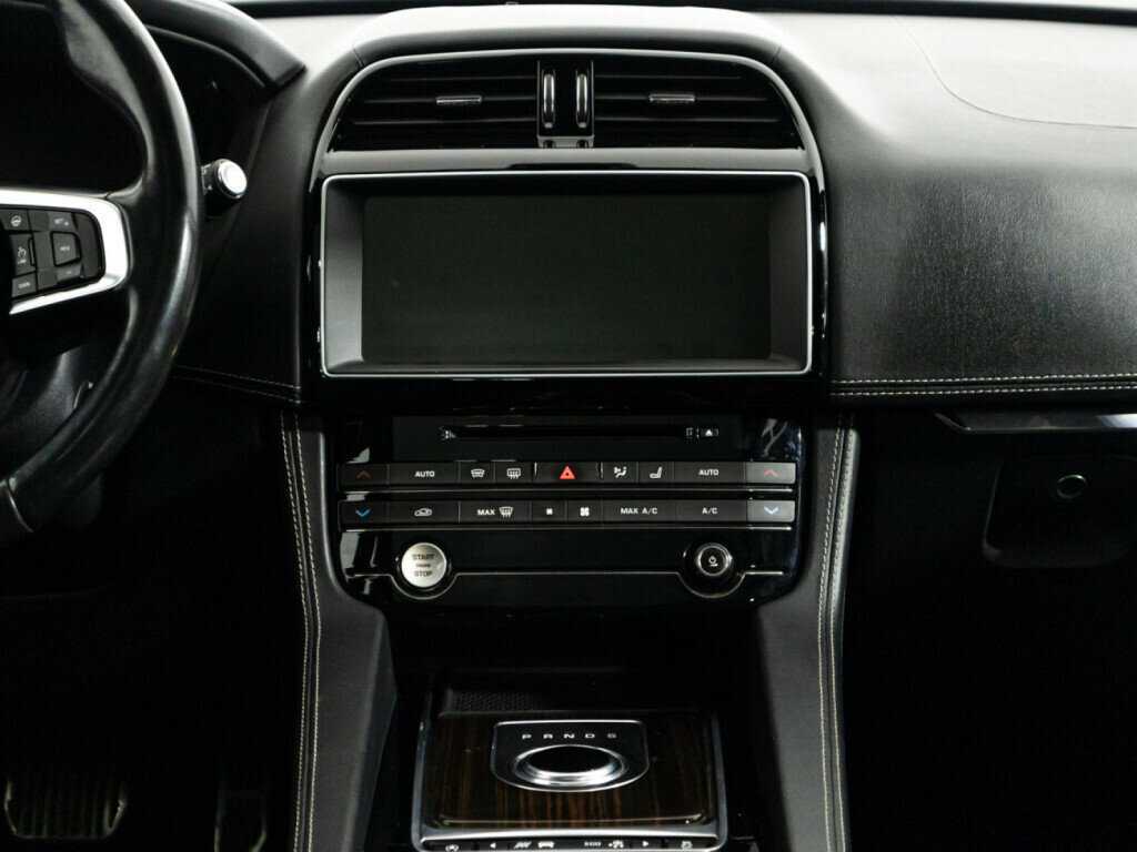 Jaguar F-Pace с пробегом — 2016 год. Фото: #13