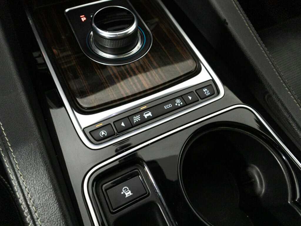 Jaguar F-Pace с пробегом — 2016 год. Фото: #18