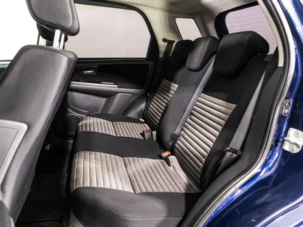 Suzuki SX4 с пробегом — 2010 год. Фото: #9