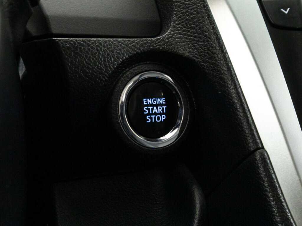 Toyota Camry с пробегом — 2016 год. Фото: #22