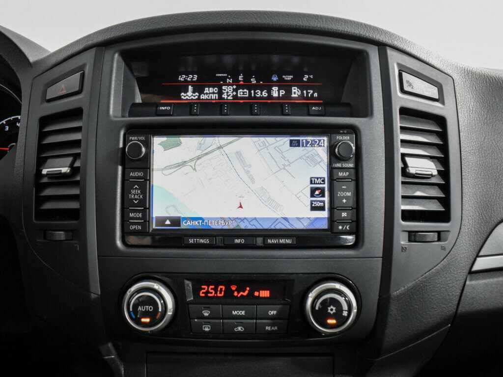 Mitsubishi Pajero с пробегом — 2013 год. Фото: #17