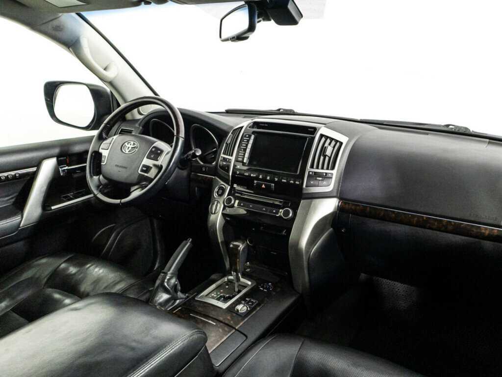 Toyota Land Cruiser с пробегом — 2014 год. Фото: #6