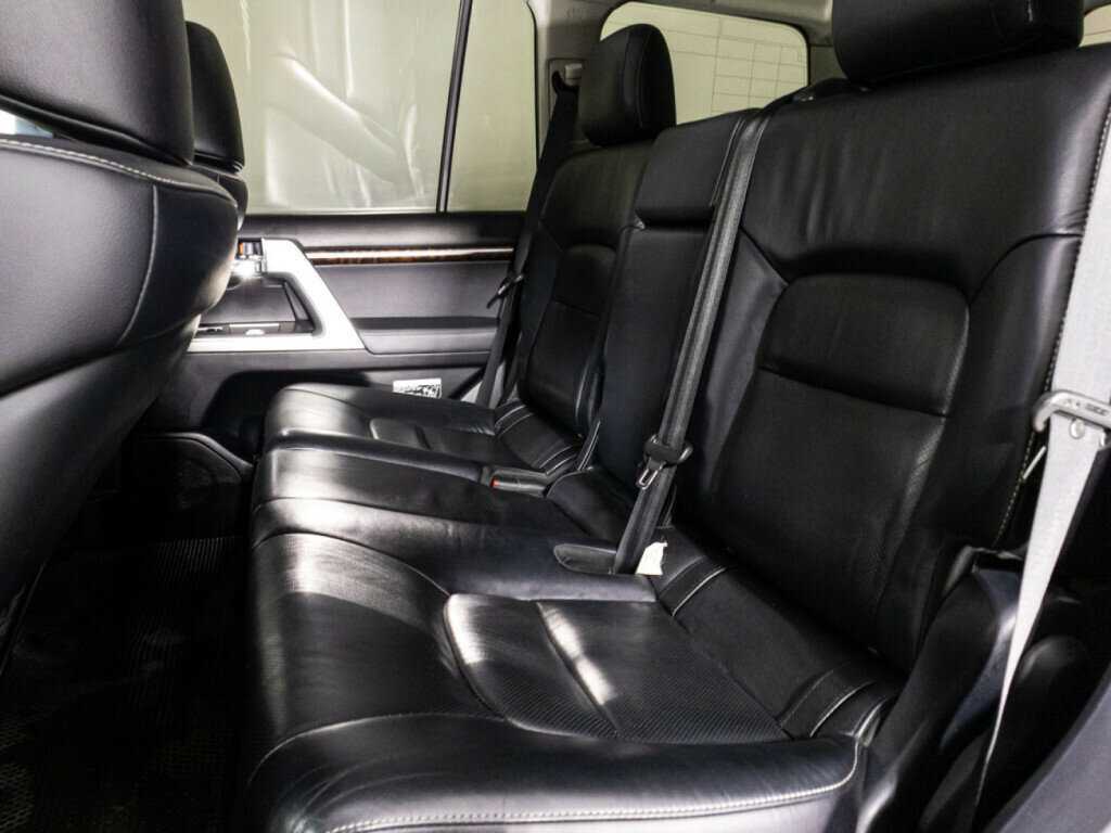 Toyota Land Cruiser с пробегом — 2014 год. Фото: #7