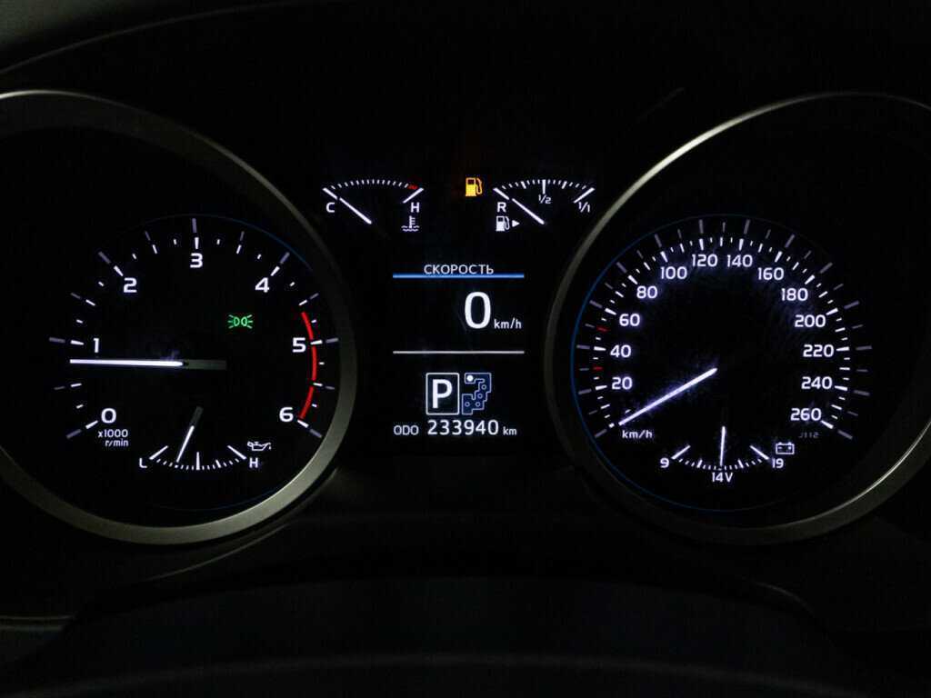 Toyota Land Cruiser с пробегом — 2014 год. Фото: #9