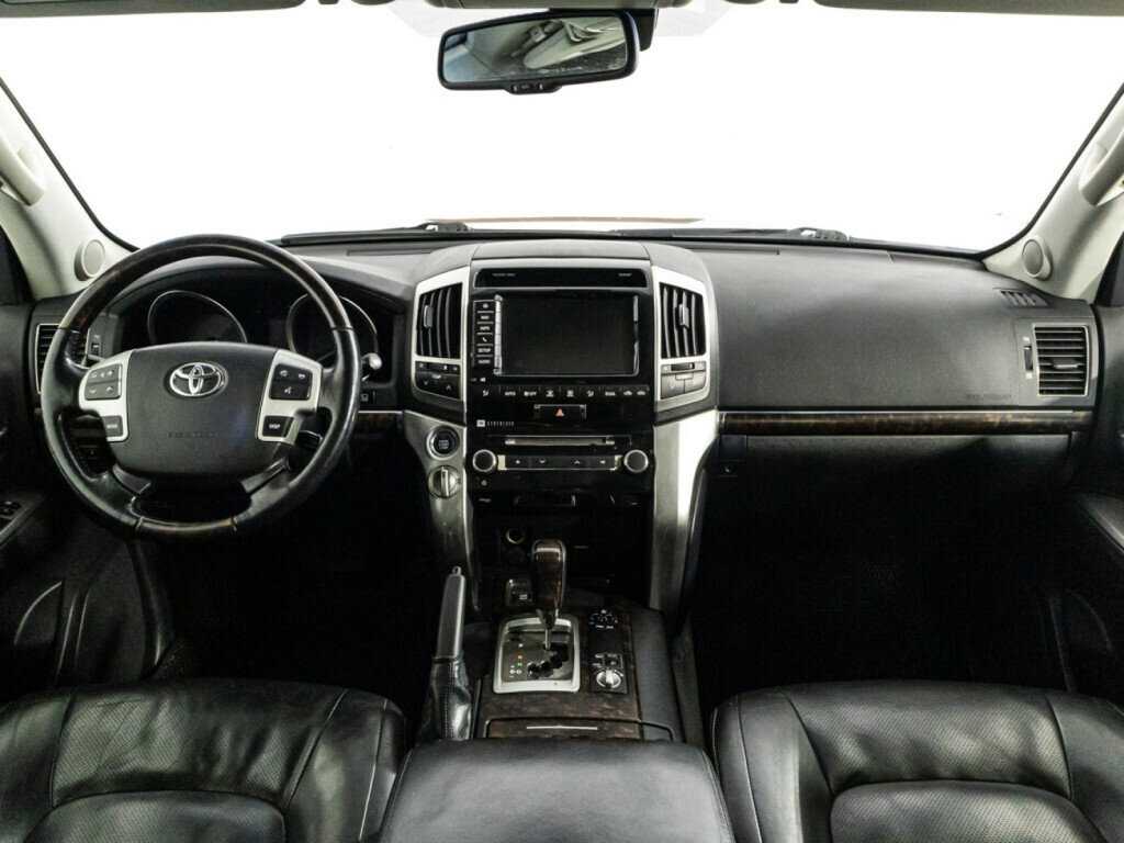 Toyota Land Cruiser с пробегом — 2014 год. Фото: #10