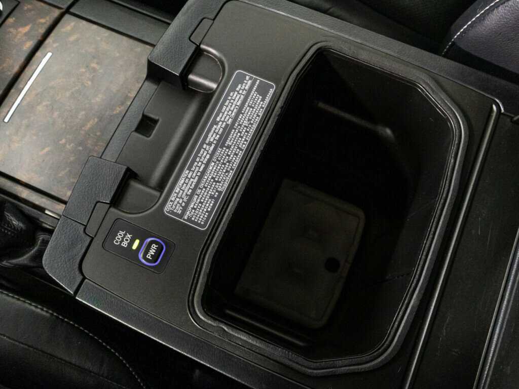 Toyota Land Cruiser с пробегом — 2014 год. Фото: #19