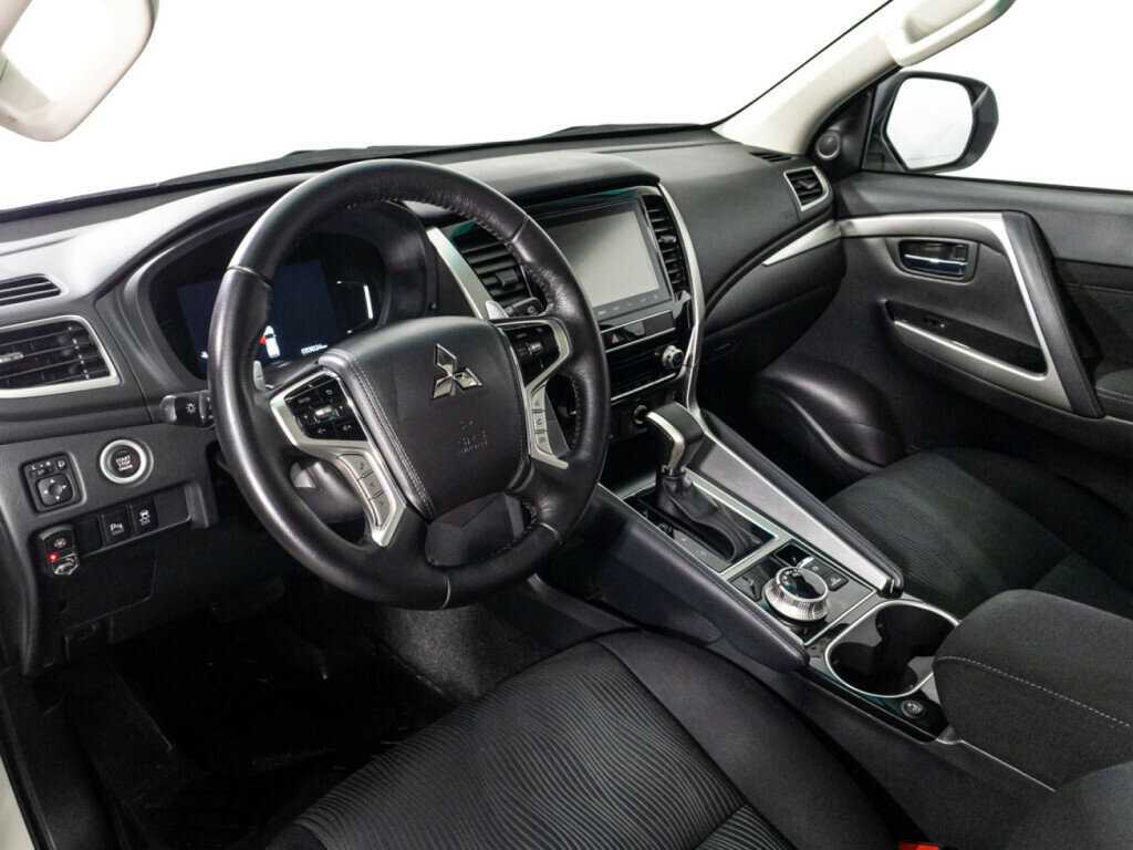 Mitsubishi Montero Sport с пробегом — 2022 год. Фото: #8