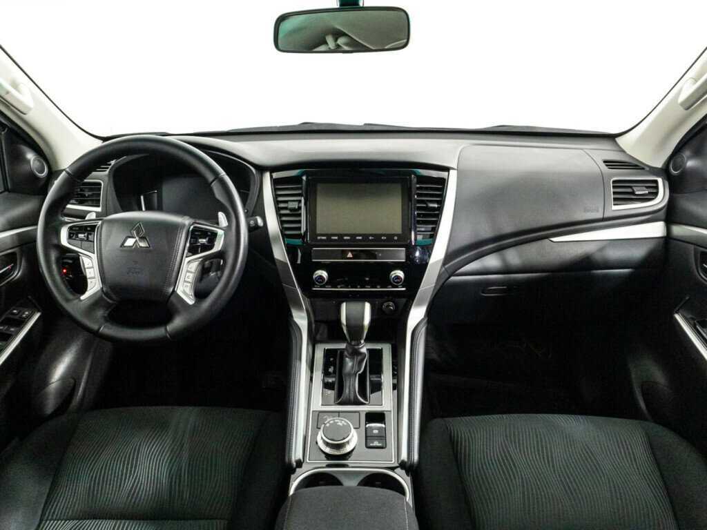 Mitsubishi Montero Sport с пробегом — 2022 год. Фото: #10