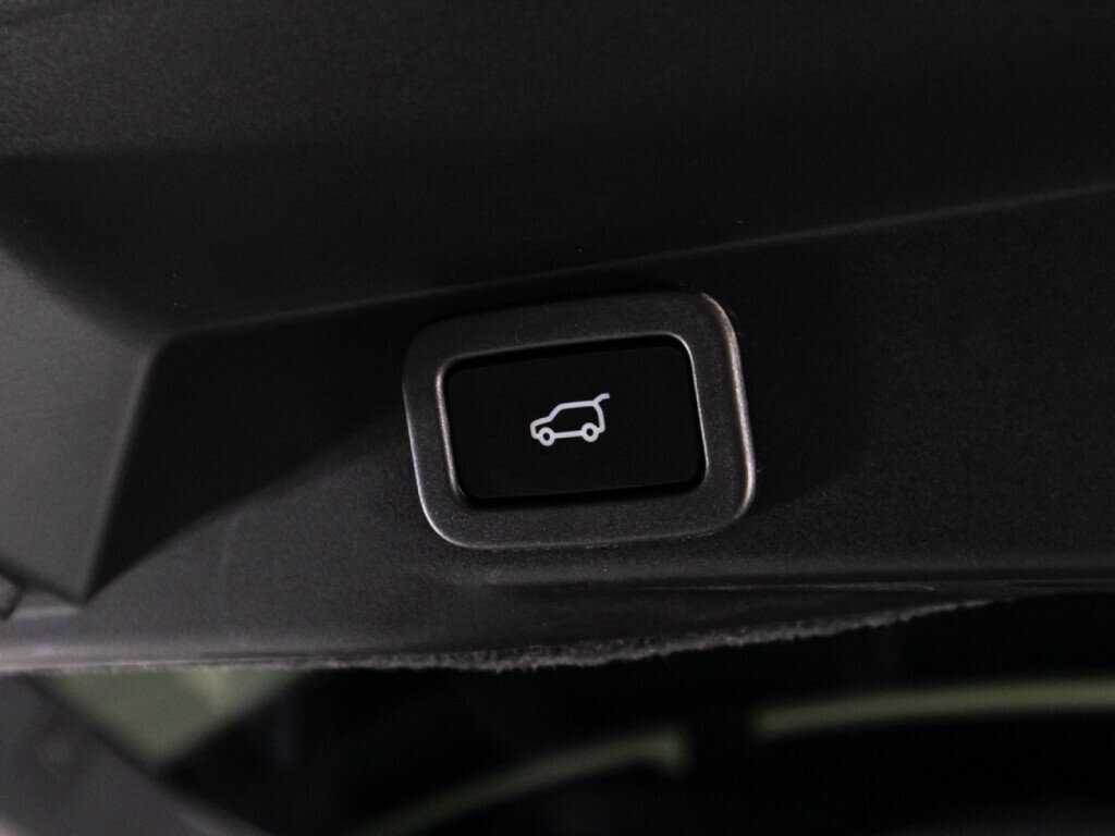 Land Rover Range Rover Sport с пробегом — 2018 год. Фото: #16