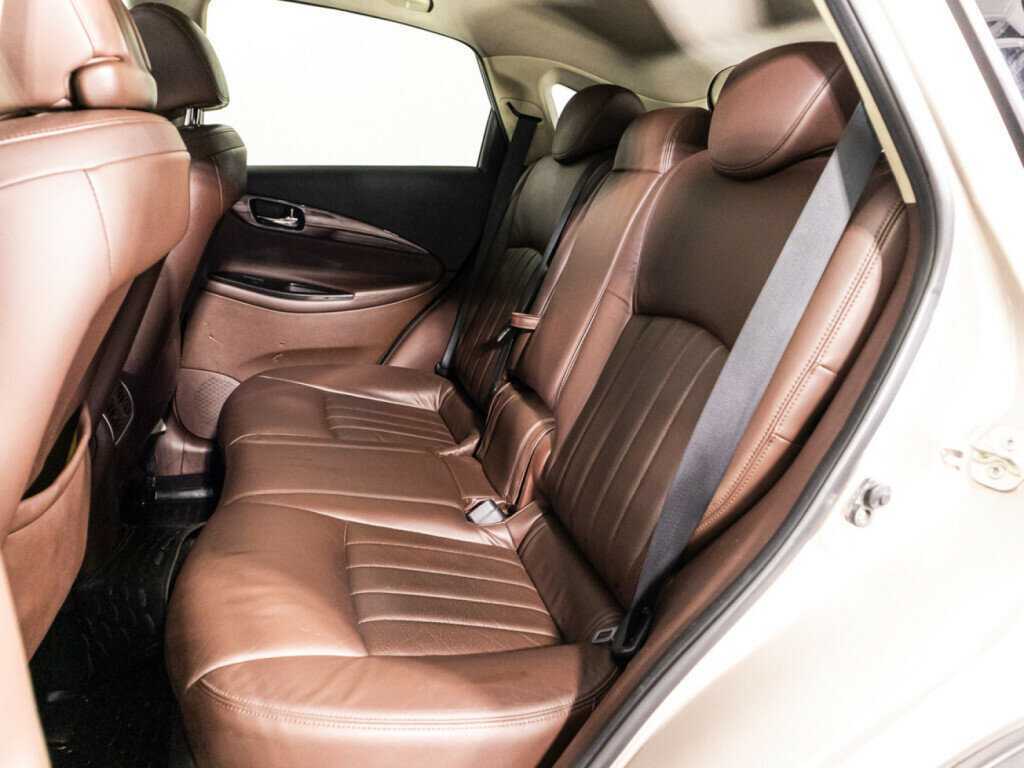 Infiniti EX с пробегом — 2008 год. Фото: #9