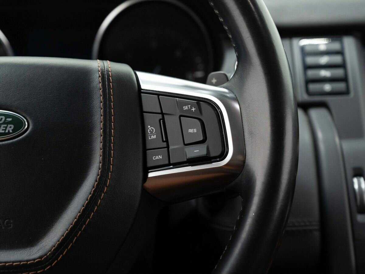 Land Rover Discovery Sport с пробегом — 2015 год. Фото: #16
