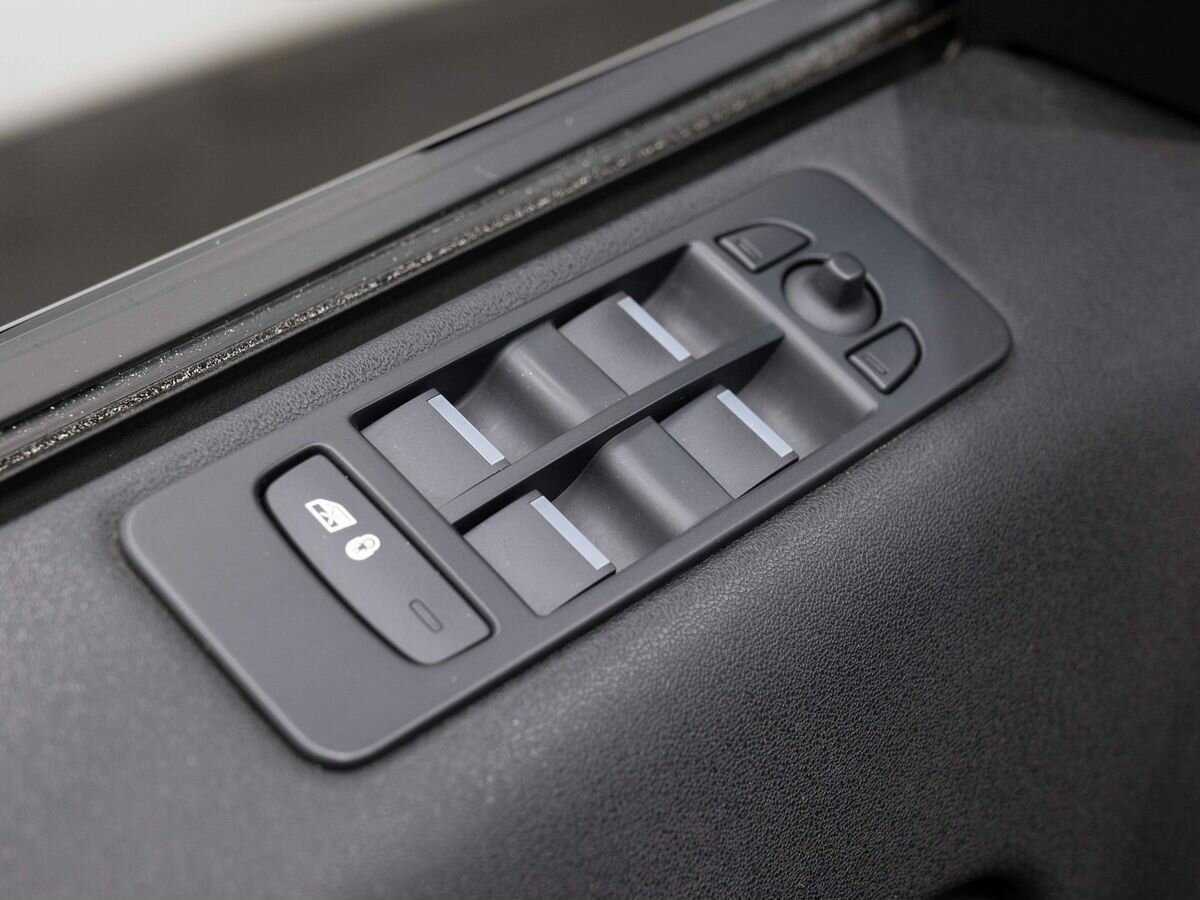 Land Rover Discovery Sport с пробегом — 2015 год. Фото: #20