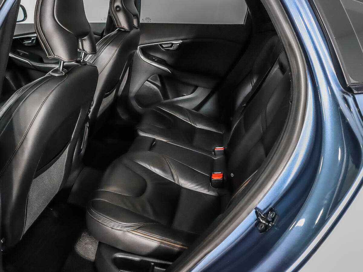 Volvo V40 Cross Country с пробегом — 2013 год. Фото: #8