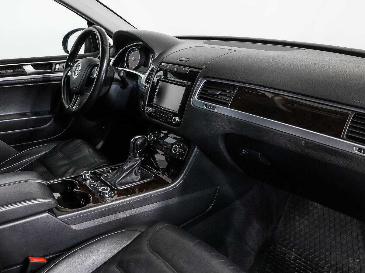 Volkswagen Touareg с пробегом — 2012 год. Фото: #13